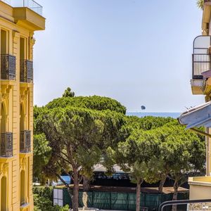 Property in Carre d'Or