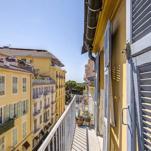 Property in Carre d'Or