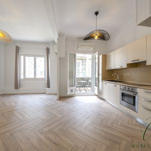 Property in Carre d'Or