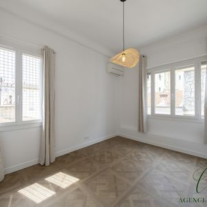 Property in Carre d'Or