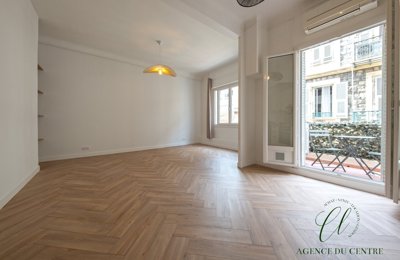 Property photo in Carre d'Or