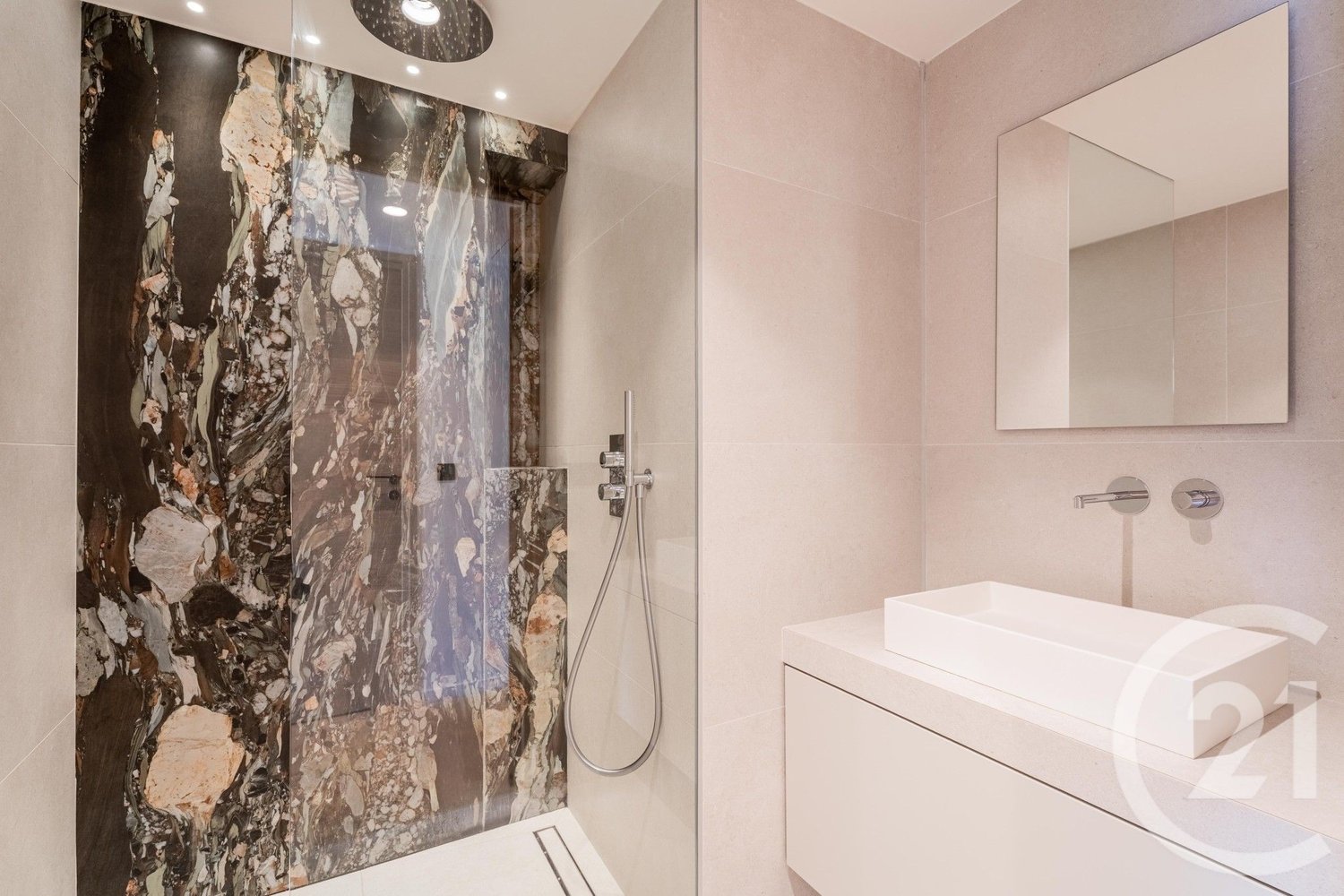 Property photo in Carre d'Or