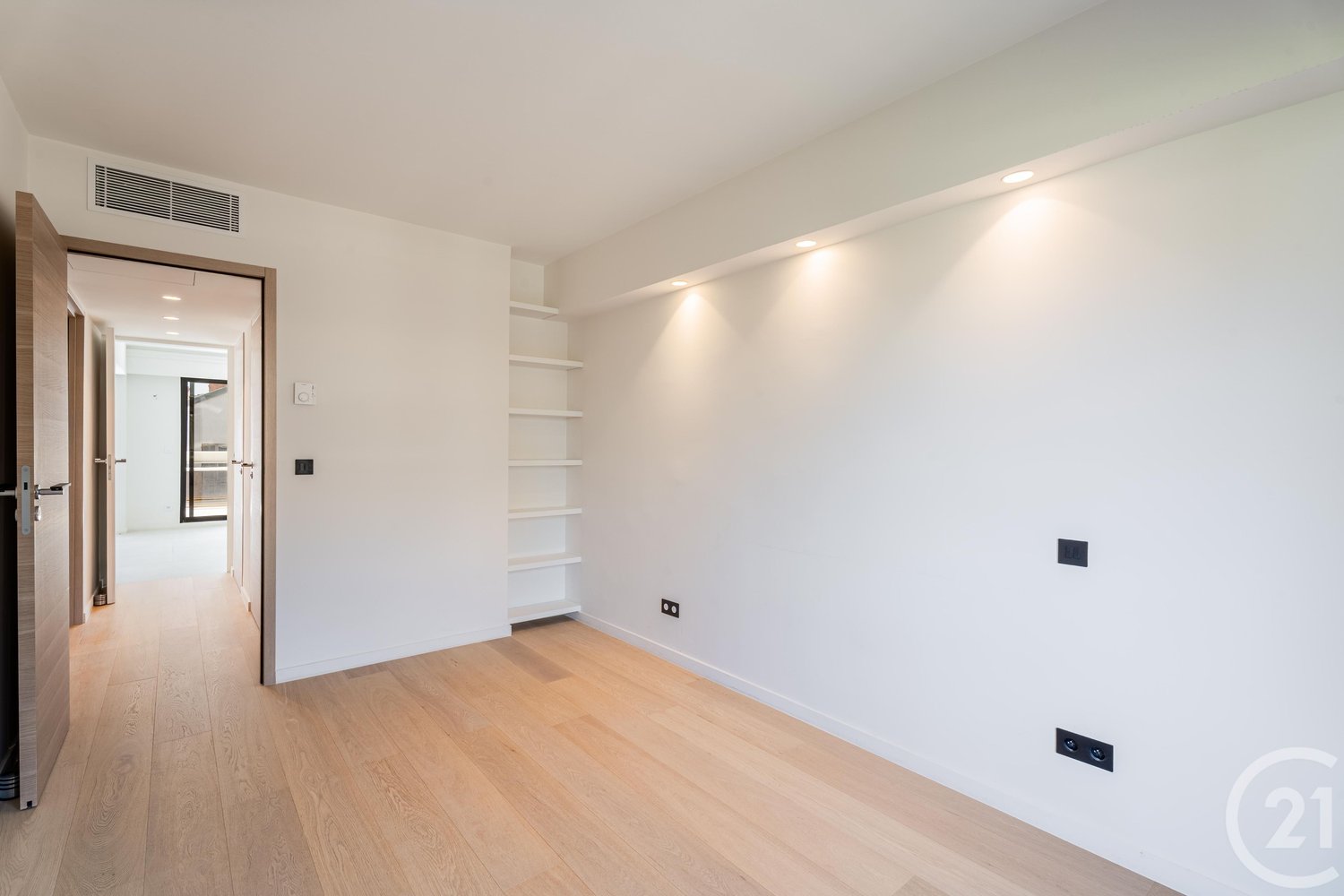 Property photo in Carre d'Or