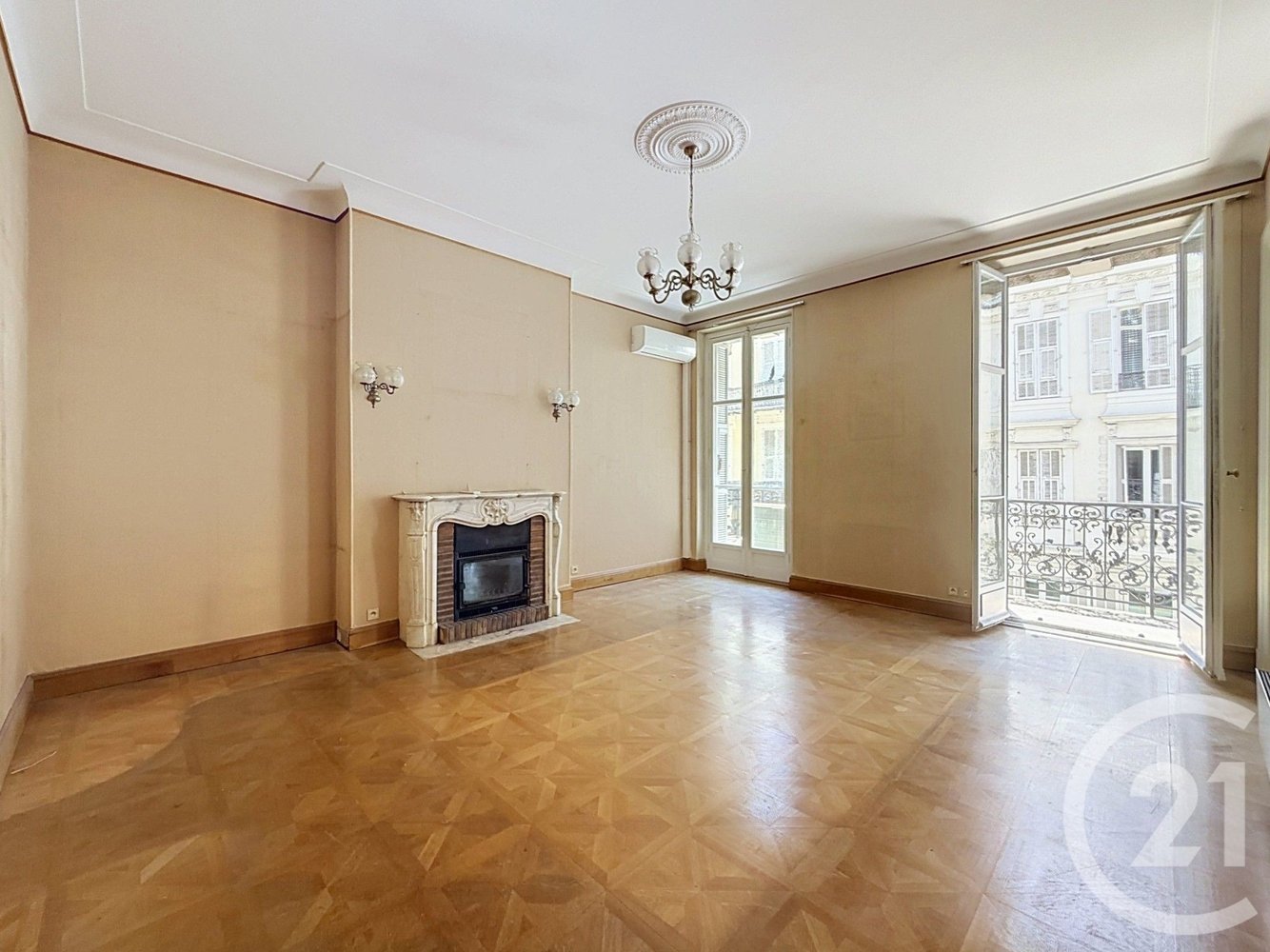 Property photo in Carre d'Argent