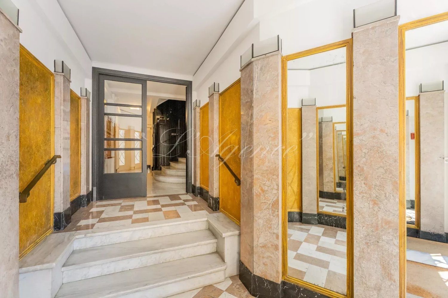 Property photo in Carre d'Argent