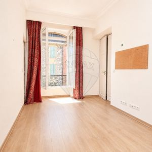 Property in Carre d'Or