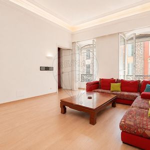 Property in Carre d'Or