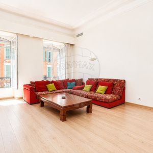 Property in Carre d'Or