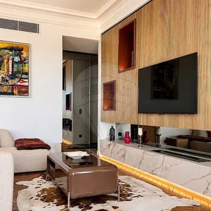 Property in Carre d'Or