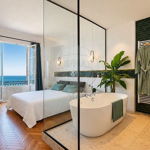 Property in Carre d'Or