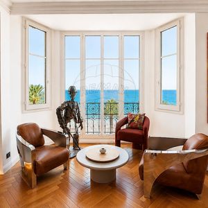 Property in Carre d'Or