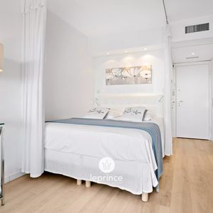 Property in Carre d'Or