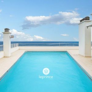 Property in Carre d'Or