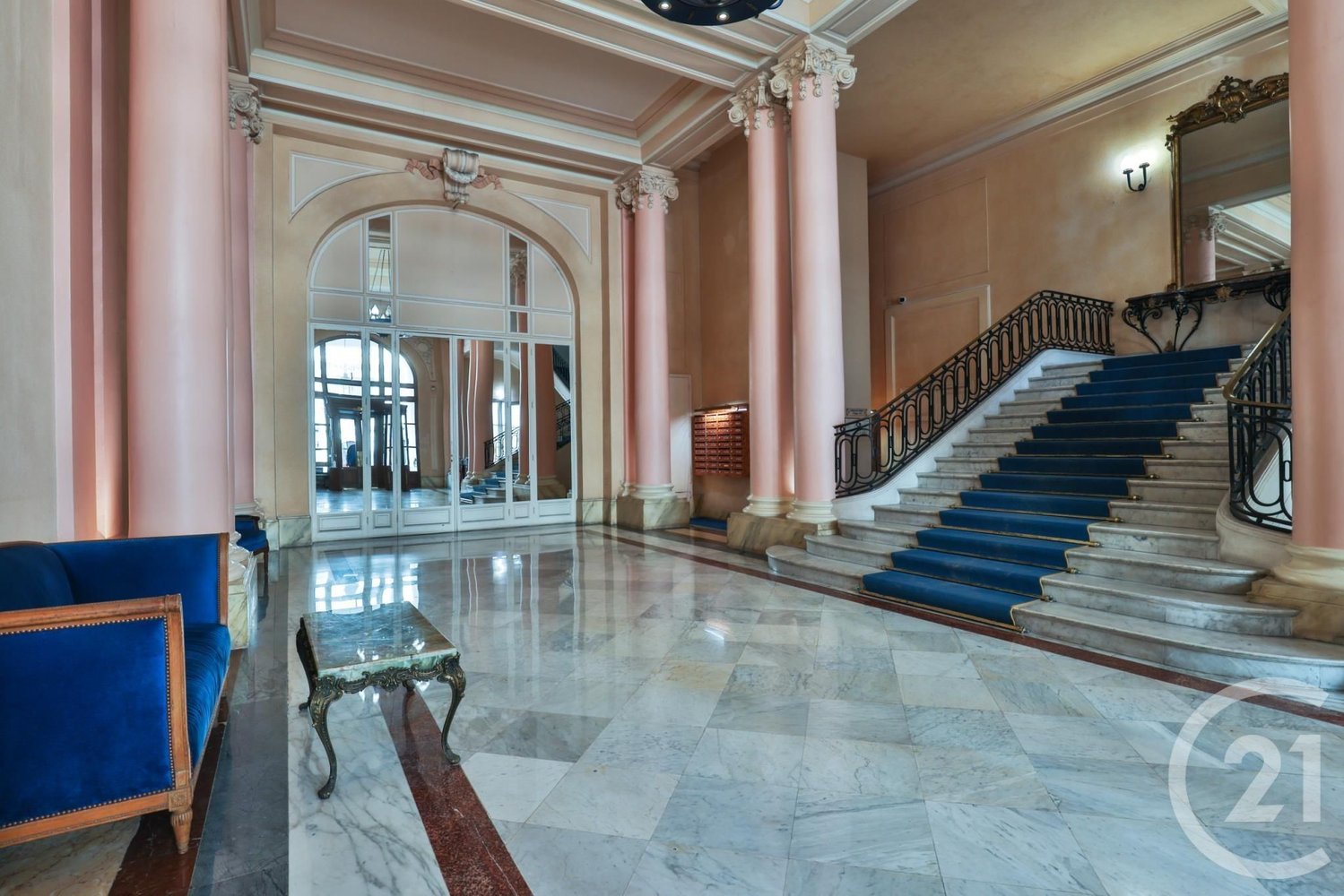Property photo in Carre d'Or
