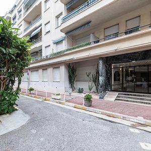 Property in Carre d'Or