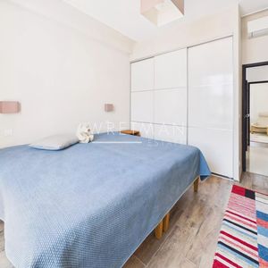 Property in Carre d'Or