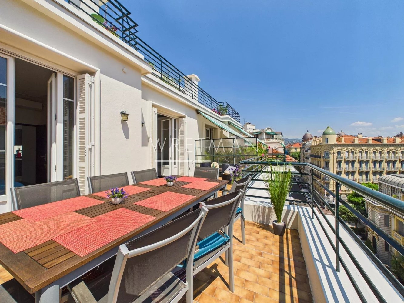 Property photo in Carre d'Or