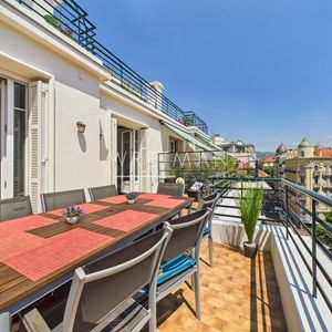 Property in Carre d'Or