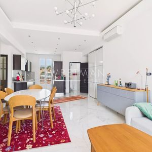 Property in Carre d'Or