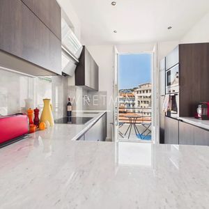 Property in Carre d'Or