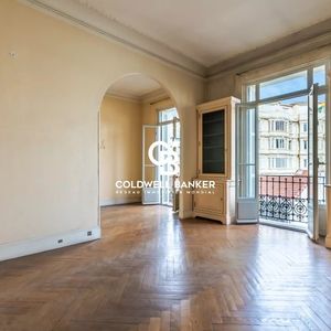 Property in Carre d'Or