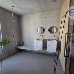 Property in Carre d'Or