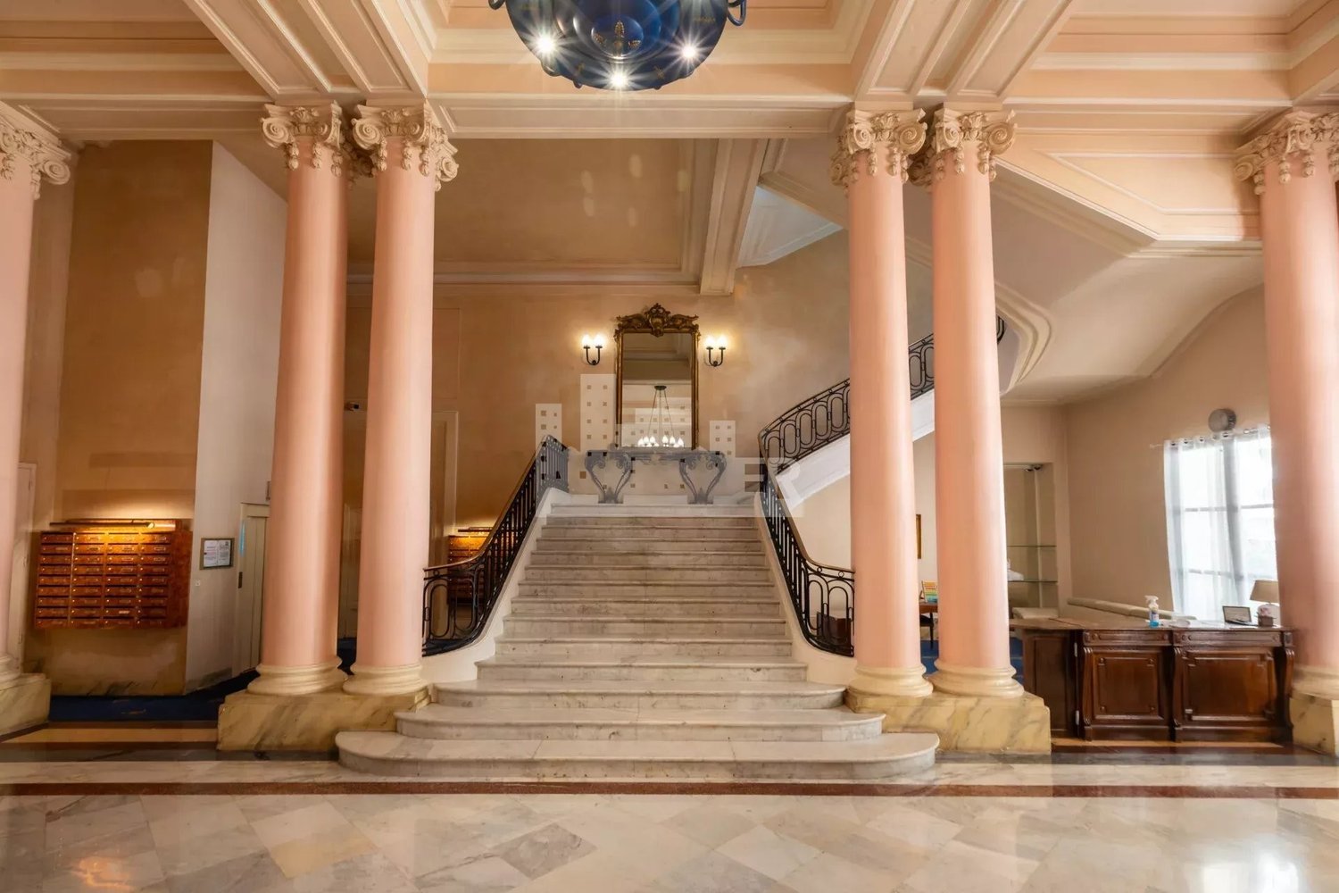 Property photo in Carre d'Or