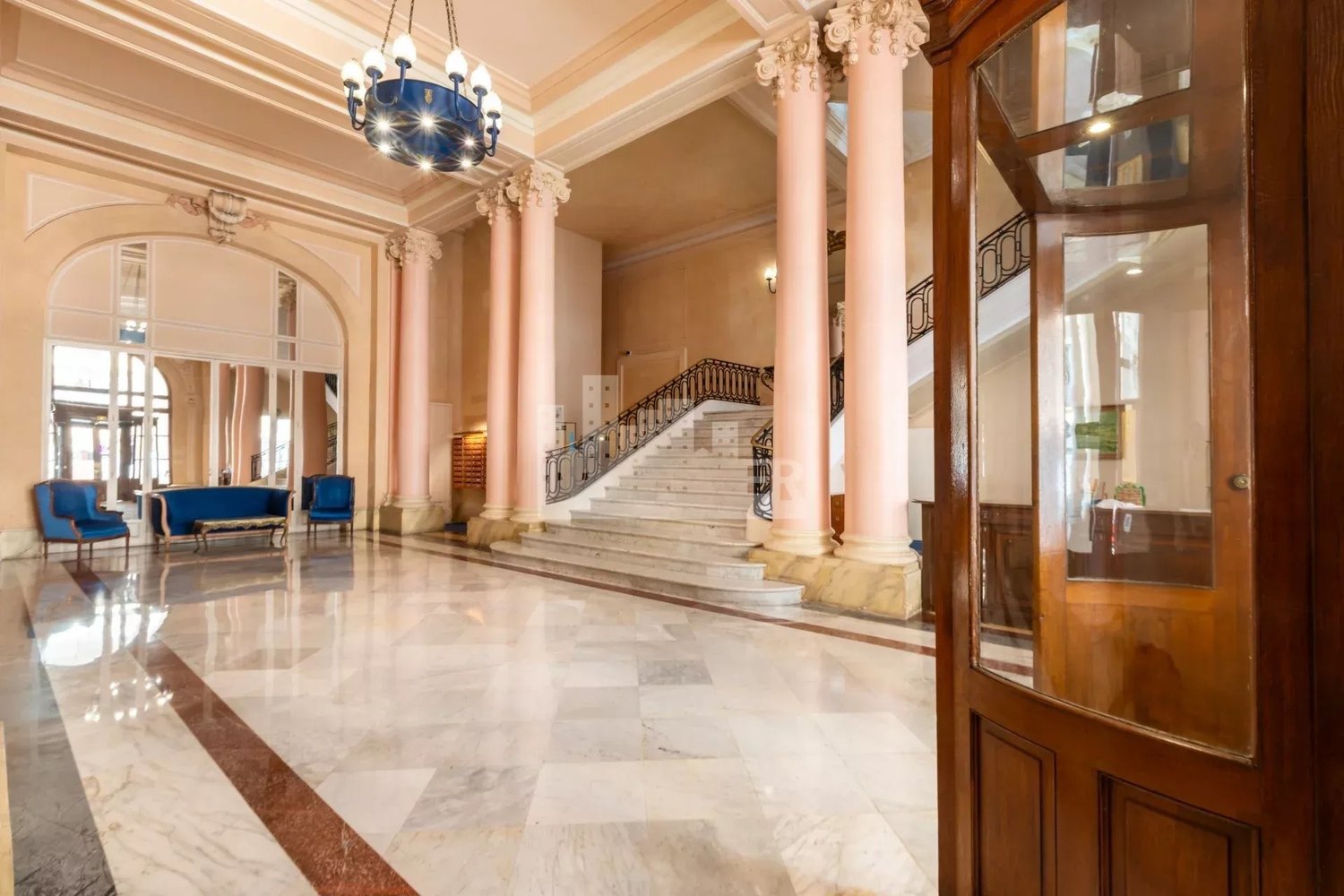 Property photo in Carre d'Or