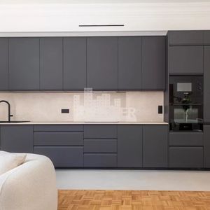 Property in Carre d'Or