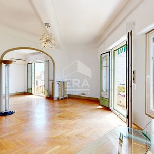 Property in Carre d'Or