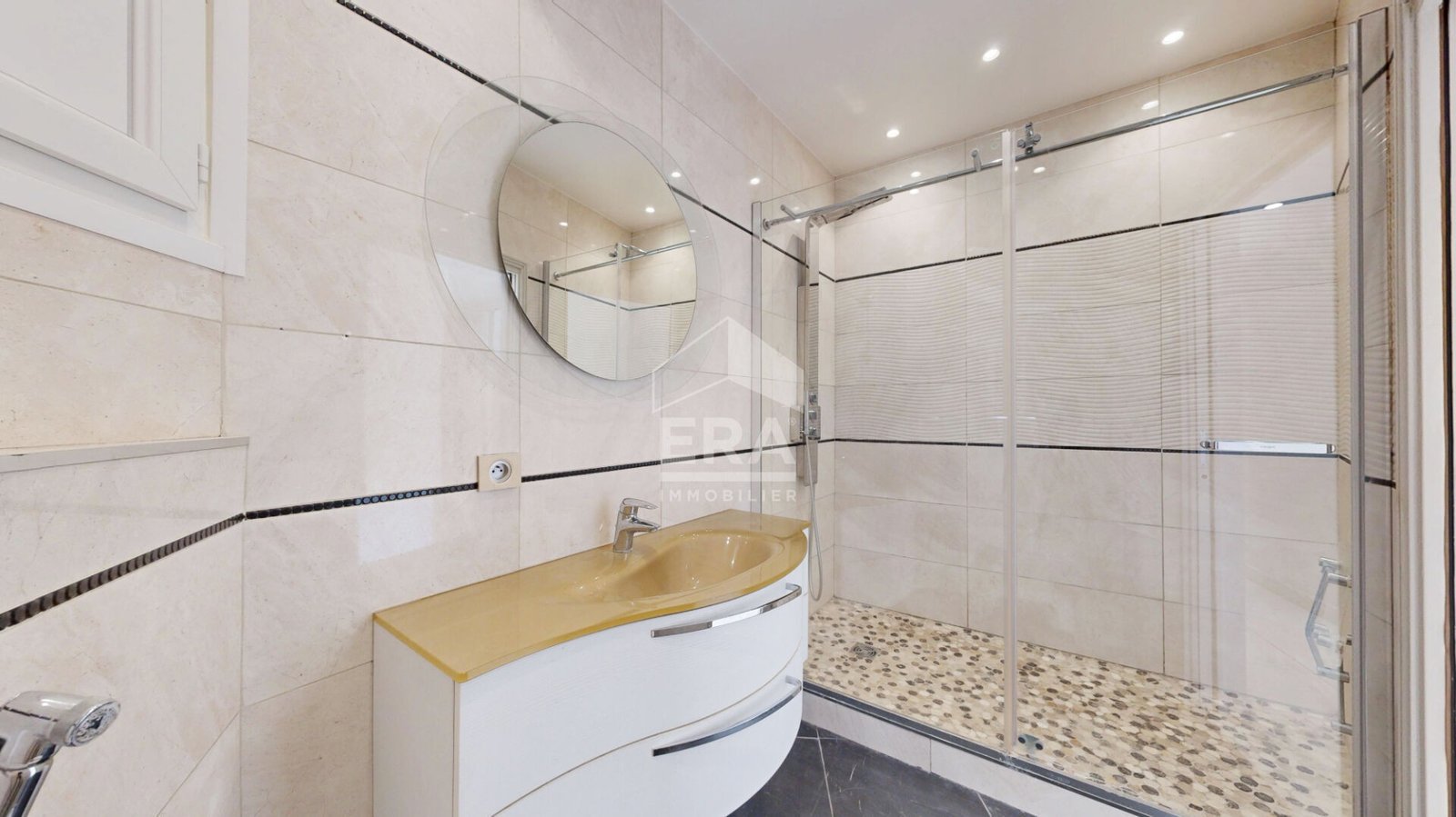 Property photo in Carre d'Or