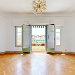 Property in Carre d'Or