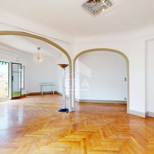 Property in Carre d'Or