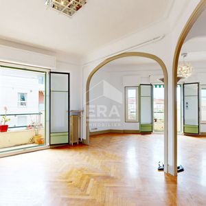 Property in Carre d'Or
