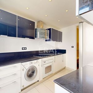 Property in Carre d'Or