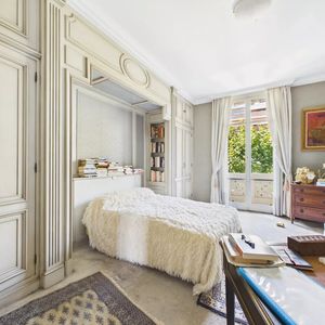 Property in Carre d'Or