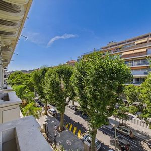 Property in Carre d'Or