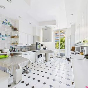 Property in Carre d'Or