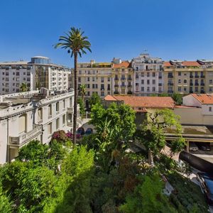 Property in Carre d'Or