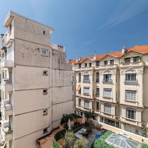 Property in Carre d'Or