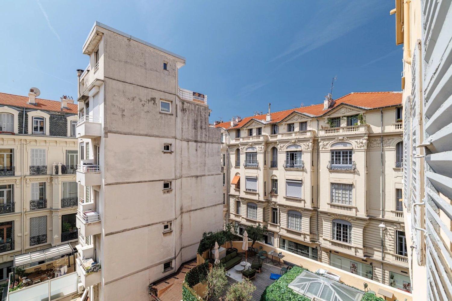 Property photo in Carre d'Or