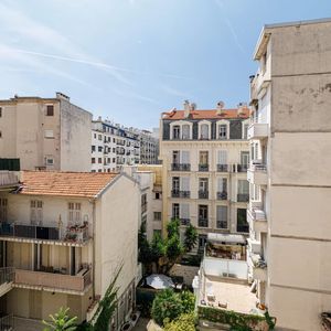 Property in Carre d'Or