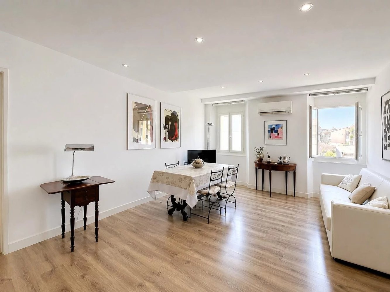Property photo in Carre d'Or