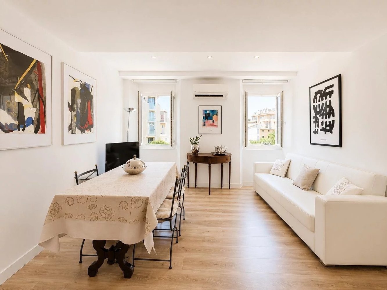Property photo in Carre d'Or