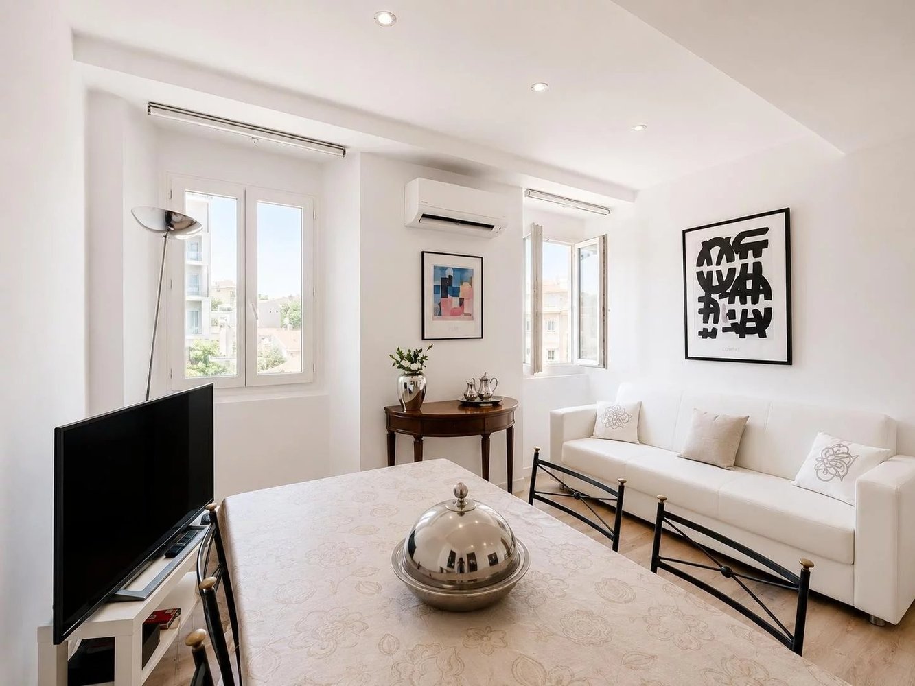 Property photo in Carre d'Or