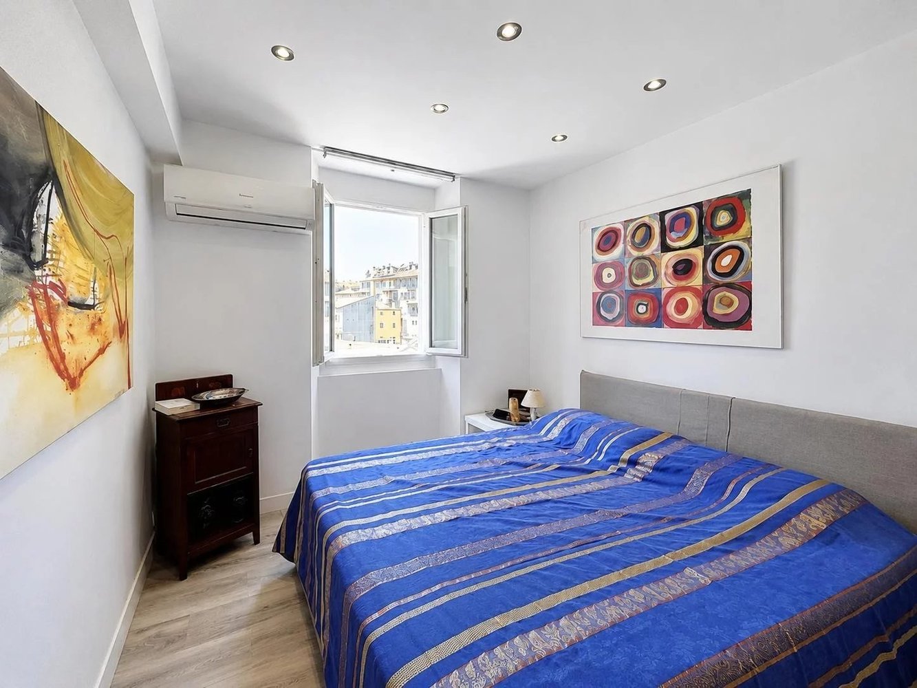 Property photo in Carre d'Or