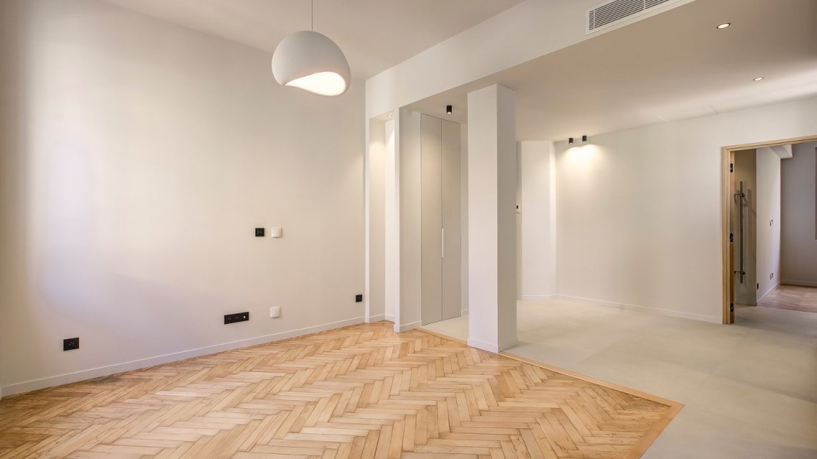 Property photo in Carre d'Or