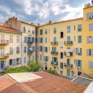 Property in Carre d'Or