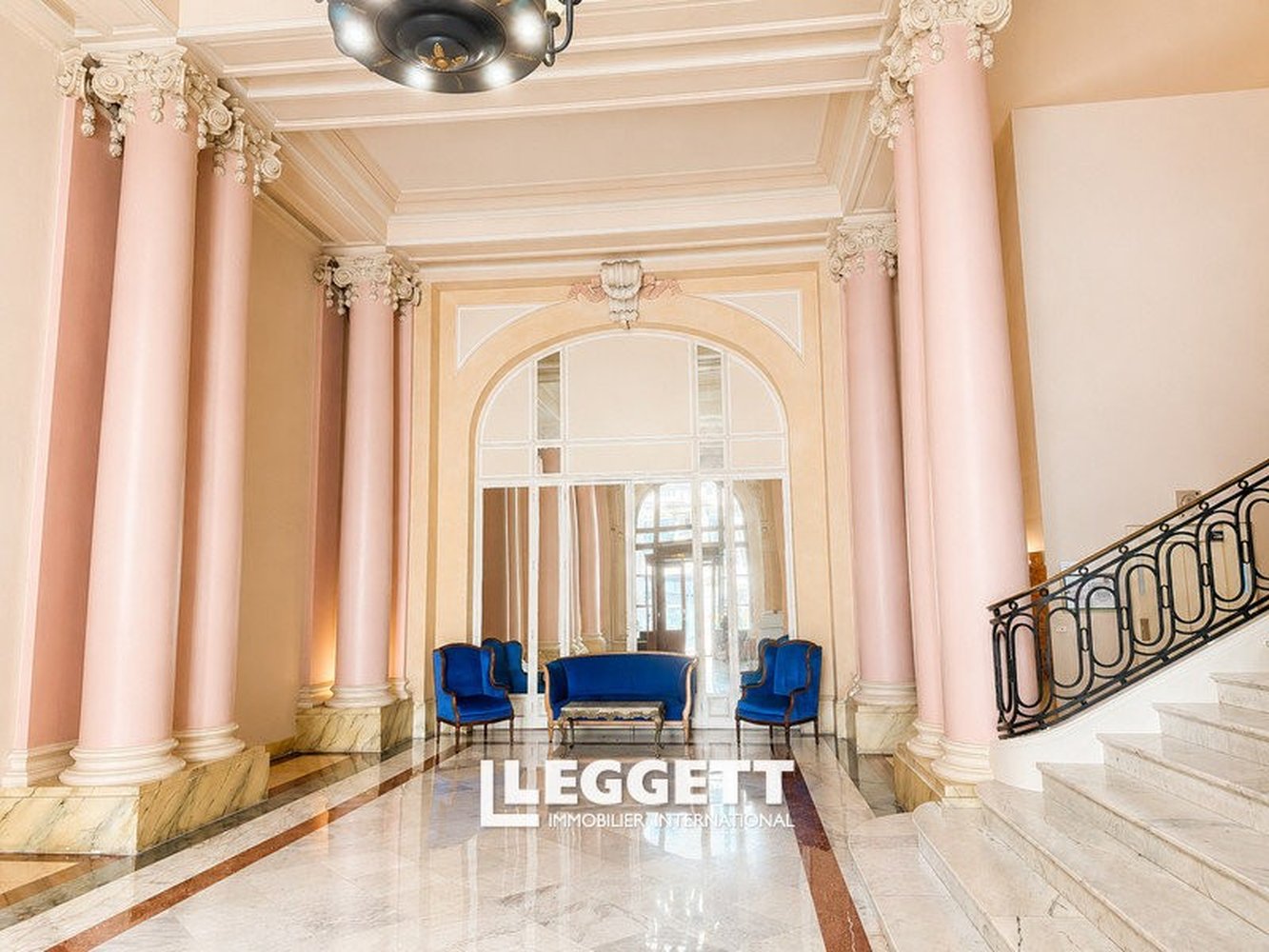 Property photo in Carre d'Or