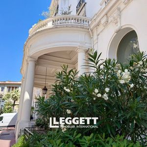 Property in Carre d'Or